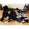 Image 1 : LOT DE 12 ÉQUIPEMENT DE PROTECTION DE HOCKEY ASSORTIS