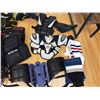 Image 2 : LOT DE 12 ÉQUIPEMENT DE PROTECTION DE HOCKEY ASSORTIS