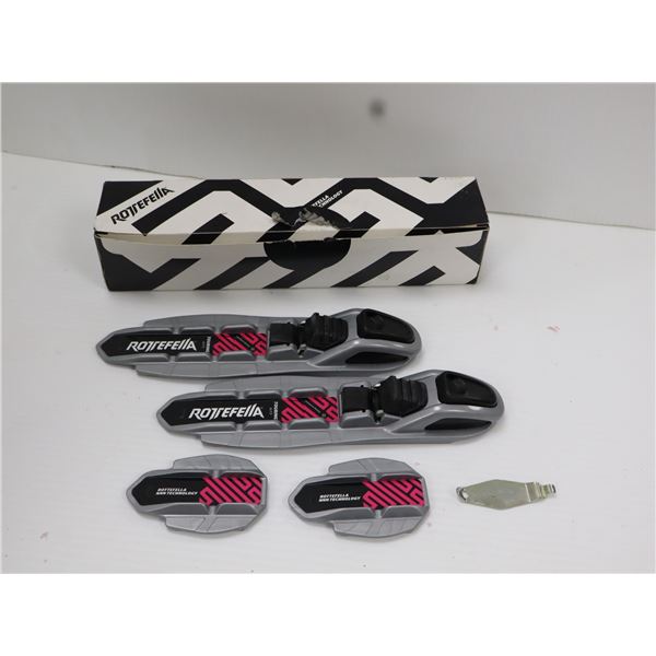 ROTTEFELLA TOURING PAIRE DE FIXATIONS DE SKI DE FOND -ARGENT