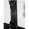 Image 4 : *USAGÉ* NORDICA SKIS ALPINS 63" AVEC FIXATIONS ET BÂTONS