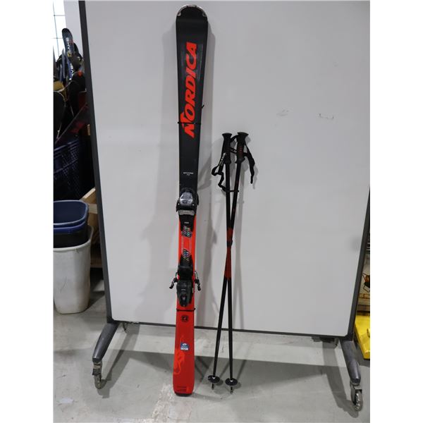 *USAGÉ* NORDICA SKIS ALPINS 66" AVEC FIXATIONS ET BÂTONS