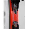 Image 4 : *USAGÉ* NORDICA SKIS ALPINS 66" AVEC FIXATIONS ET BÂTONS