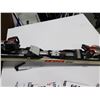Image 4 : *USAGÉ* ATOMIC SKIS ALPINS 66" AVEC FIXATIONS ET BÂTONS