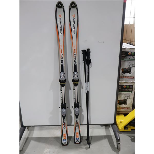 *USAGÉ* FISCHER SKIS ALPINS 65" AVEC FIXATIONS ET BÂTONS