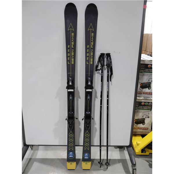 *USAGÉ* SEVEN PEAKS SKIS ALPINS 66" AVEC FIXATIONS ET BÂTONS