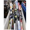 Image 1 : LOT DE 10 *USAGÉ* SKIS ALPINS AVEC FIXATIONS ASSORTIS