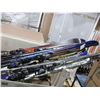 Image 2 : LOT DE 10 *USAGÉ* SKIS ALPINS AVEC FIXATIONS ASSORTIS