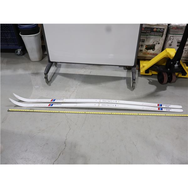 *USAGÉ* NORDIC 80" SKIS DE FOND  SANS FIXATIONS