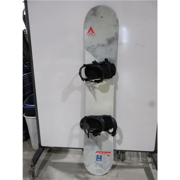 *USAGÉ* SEVEN PEAKS 63" PLANCHE À NEIGE