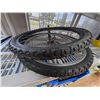 Image 1 : LOT DE 2 ROUES DE VÉLO AVEC PNEUS