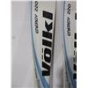 Image 2 : *USAGÉ* VOLKI SKIS ALPINS 56" AVEC FIXATIONS ET BÂTONS
