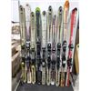 Image 1 : LOT OF 10 ASSORTED *USED* ALPINE SKIS WITH BINDINGS