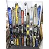 Image 1 : LOT OF 10 ASSORTED *USED* ALPINE SKIS WITH BINDINGS
