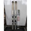 Image 1 : *USAGÉ* K2 SKIS ALPINS 63" AVEC FIXATIONS ET BÂTONS