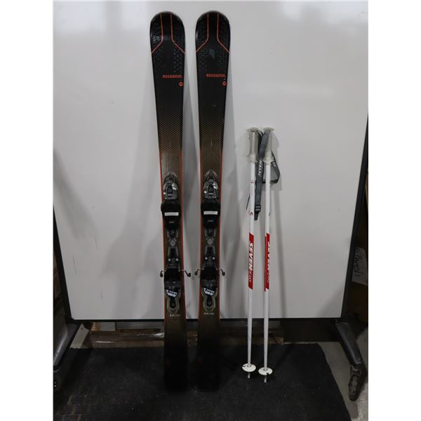 *USAGÉ* ROSSIGNOL SKIS ALPINS 57" AVEC FIXATIONS ET BÂTONS