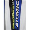 Image 2 : *USAGÉ* ATOMIC SKIS ALPINS 31" AVEC FIXATIONS ET BÂTONS