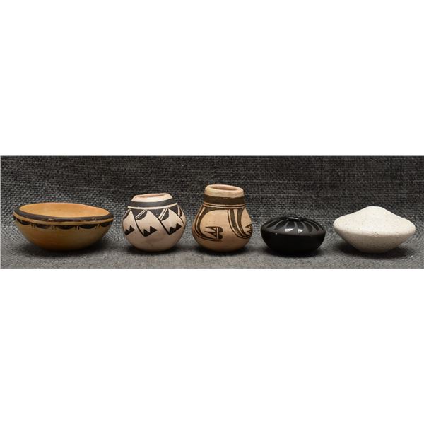 FIVE MINIATURE NATIVE AMERICAN POTTERY ITEMS
