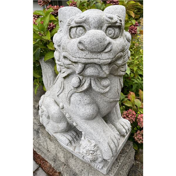 Hand-Carved Grey Speckled Granite Asian Foo Dog / Guardian Lion with Cub Garden Statue Sculpture Rig