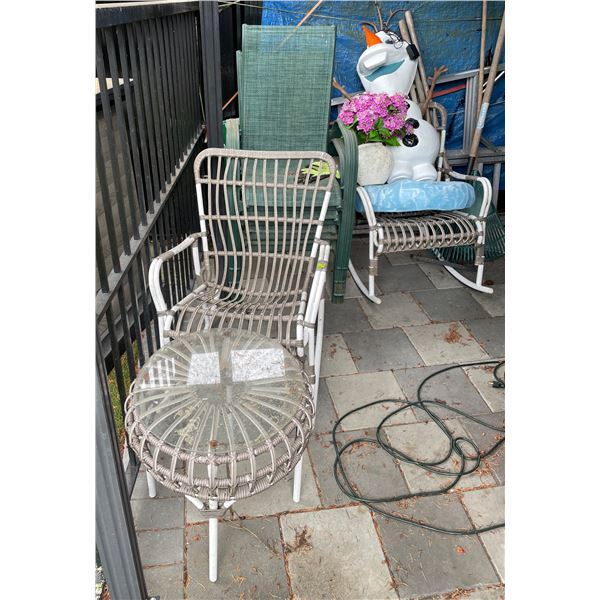 Group of Patio Chairs & Table