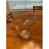 Image 2 : Pyrex measuring cups