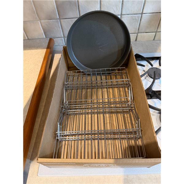 Cooling rack and baking pan