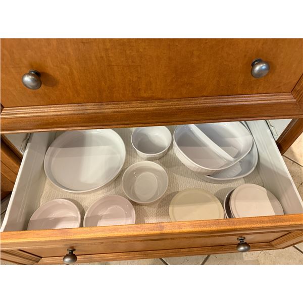 Baking dishes and serving dishes