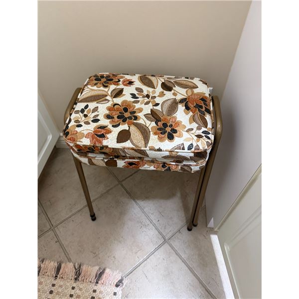 Stacking stools