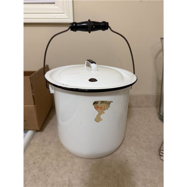 Tin enamel pot