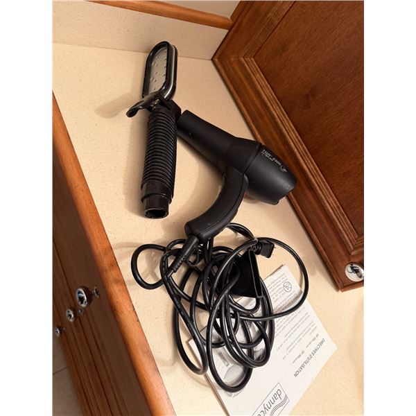 Blow dryer