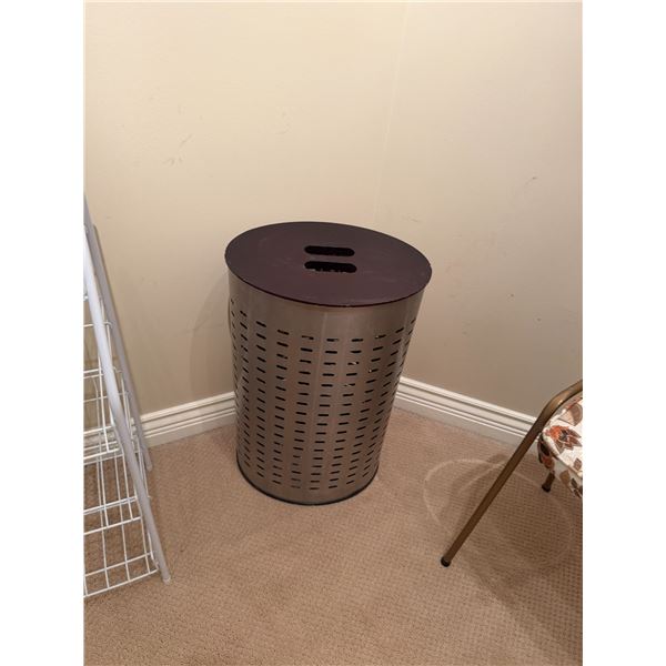 Laundry hamper