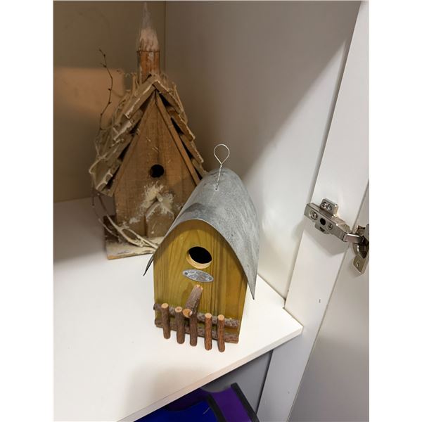 2 birdhouses