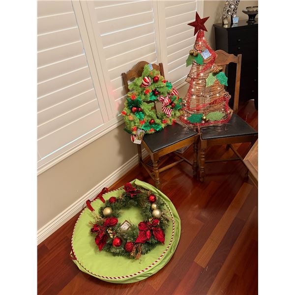 Lighted wreath and tree