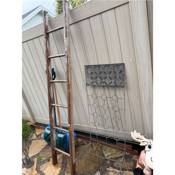 Wood ladder and trellis garden item