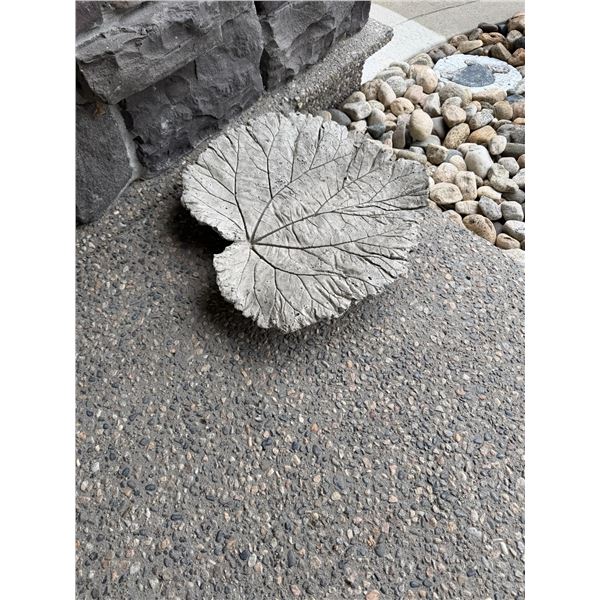 Garden leaf decor