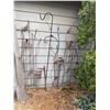 Image 1 : Garden trellis items