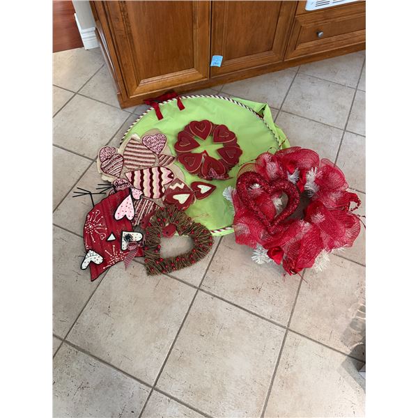 Wreaths decor and wreath bag