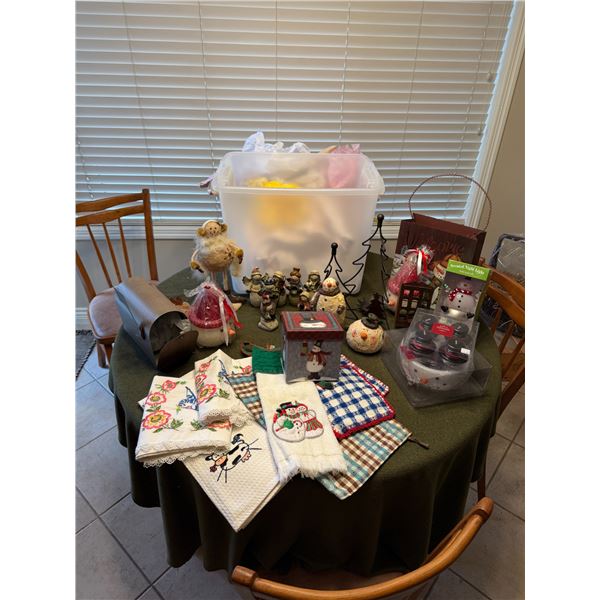 Snowman nativity, and other snowman decor