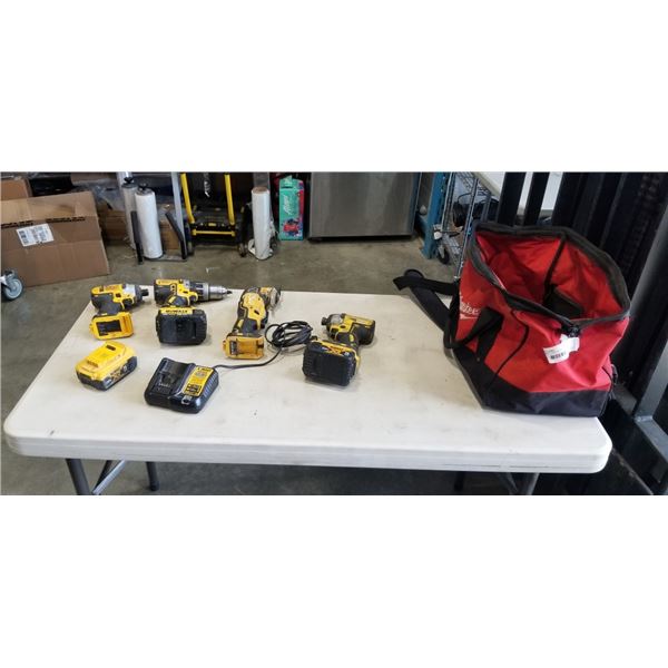 DEWALT CORDLESS TOOL SET WITH OSCILATING TOOL, DRILL DRIVER AND 2 IMPACT DRILLS, WITH 3 BATTERIES IN