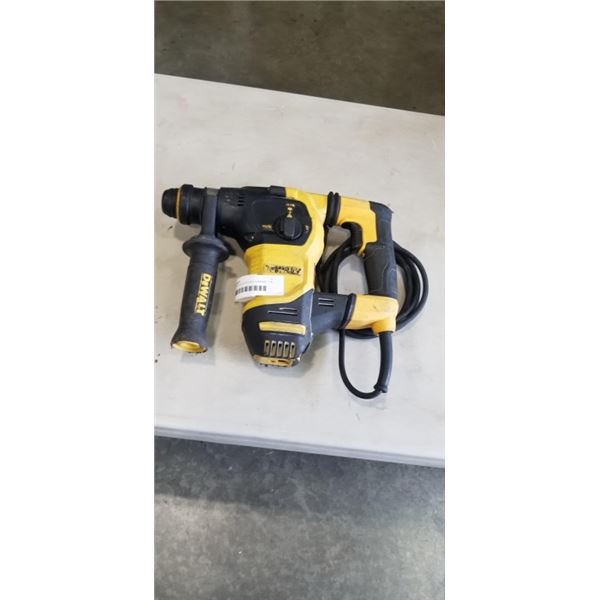 DEWALT SDS PLUS ROTARY HAMMER 1-1/8 MODEL D25333 TESTED WORKING