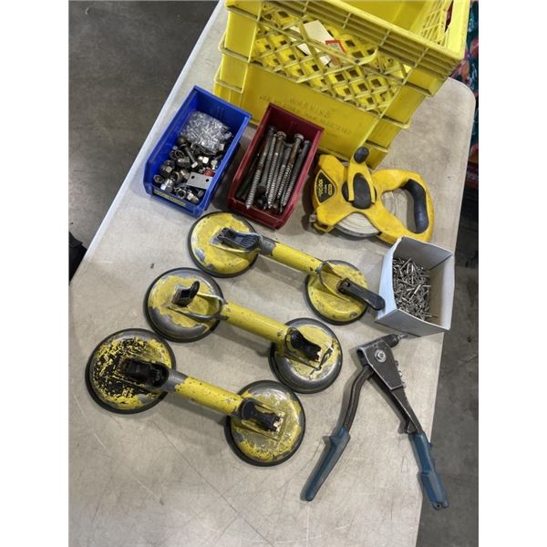 3 SUCTION CUPS, DISTANCE MEASURER ETC