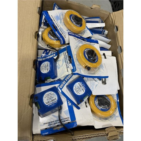 TRAY OF VALUE POWER TAPE MEASURERS, SOME WITH LEVELS