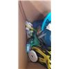 Image 4 : BOX OF CAMPING AND SNORKELING GEAR