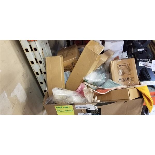 TRAY OF HARDWARE ITEMS INCLUDING 3 WEICHUAN WOODEN FURNITURE LEGS & MOUNTING HARDWARE, MEANLIN PRESS