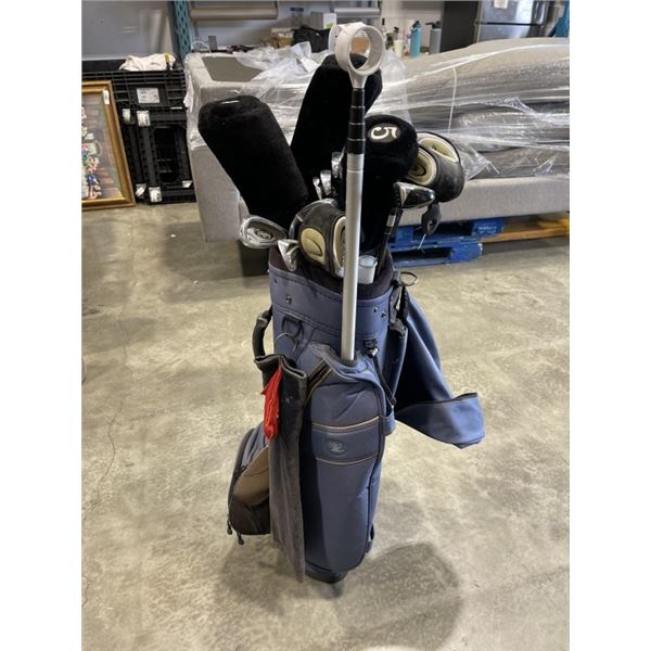 GOLF BAG WITH ASSORTED CLUBS INCLUDING DRIVERS, RESCUE, WEDGES AND BALL GRABBER