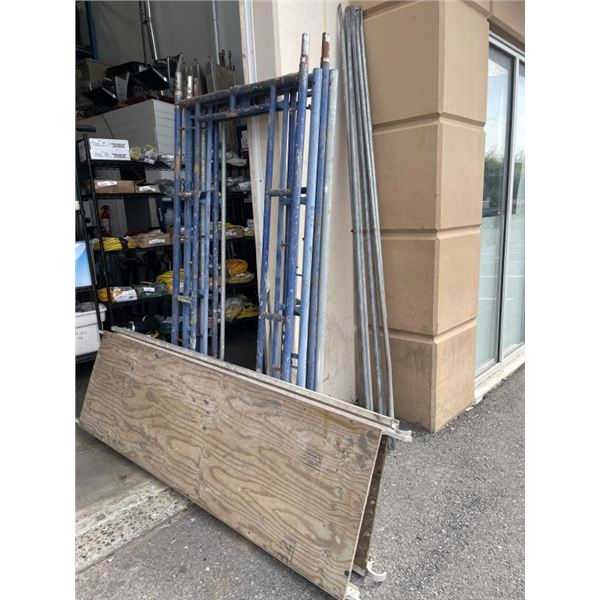 4 SCAFFOLDING UPRIGHTS, 4 CROSSBEAMS AND 2 SCAFFOLDING PLANKS.  BEAMS 99" LENGTH. UPRIGHTS ARE 78" X