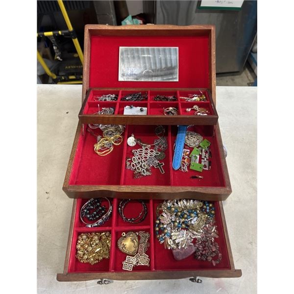 WODEN JEWELLERY BOX WITH ASSORTED ESTATE JEWELLERY
