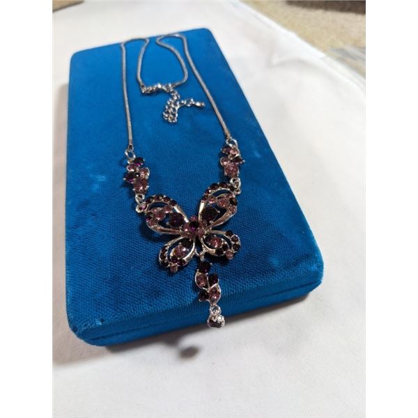 VINTAGE VARIOUS RHINESTONES NECKLACE