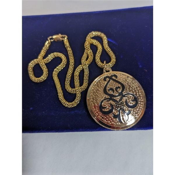 VINTAGE 18K GOLD PLATED CHAIN W/ DESIGNER KATHY VAN ZEELAND PENDANT NECKLACE