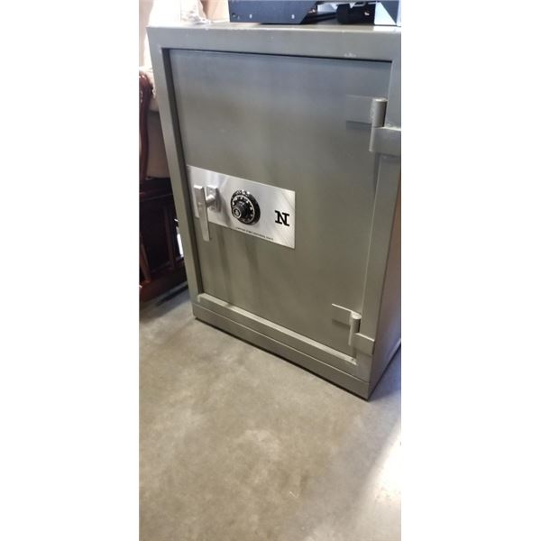 COFFRE FORT NATIONAL MODEL 103 SAFE ON WHEELS, WITH COMBO