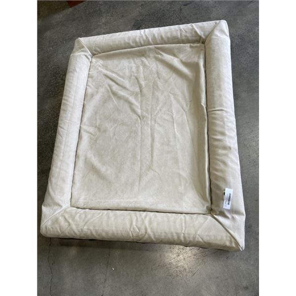AS NEW X-LARGE CASPER DOG BED